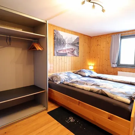 Hus8 *